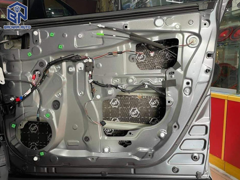 Hình ảnh cách âm chống ồn trên ô tô được thi công lắp đặt tại Bắc Nam Auto: 