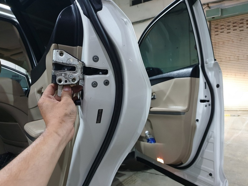Cửa hít điện tự động cho xe Subaru Outback