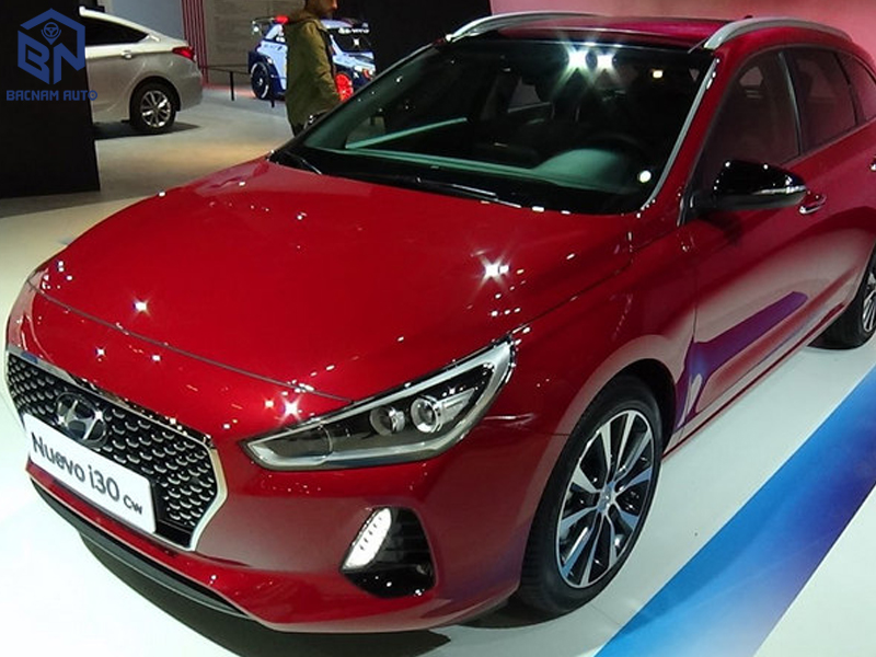 Dán phim cách nhiệt ô tô cho xe Hyundai i30 ngăn chặn tối đa tia cực tím