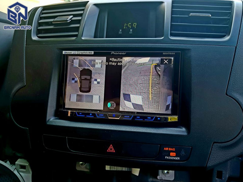 Camera 360 độ ô tô cho xe Toyota Highlander khi đánh lái theo vô lăng
