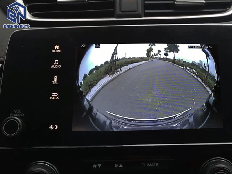 Hình ảnh được trích ra từ video mắt camera phía trước xe.