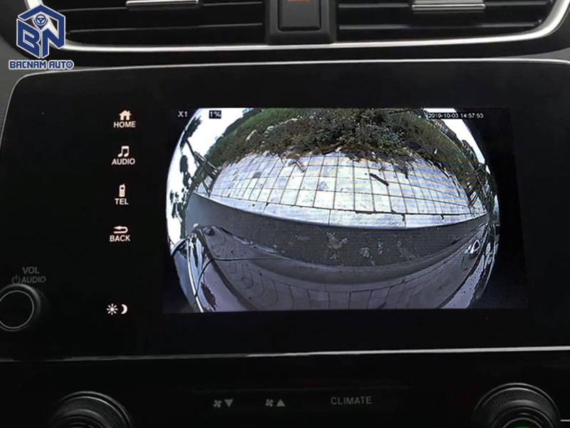 Hình ảnh được trích ra từ video 2 mắt camera bên gương xe.