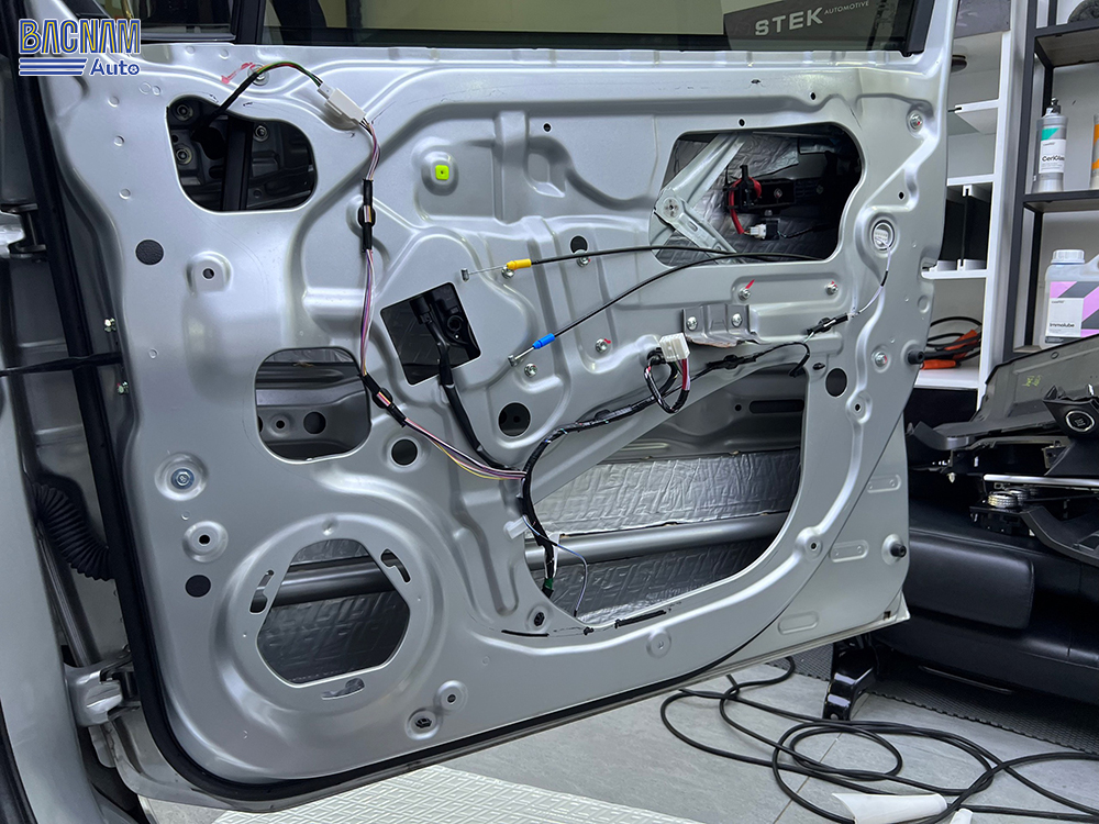 Vị trí dán cách âm chống ồn GT Gran Turismo tại cánh cửa xe ô tô 7