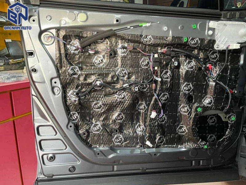 Hình ảnh cách âm chống ồn trên ô tô được thi công lắp đặt tại Bắc Nam Auto: 2 