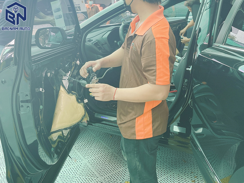 Cửa hít ô tô cho xe Honda CRV sẽ giúp người dùng có thể loại bỏ hoàn toàn tình trạng cửa xe đóng không khít hoặc phải thực hiện thao tác đóng mở nhiều lần