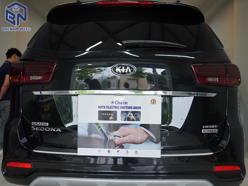 Cửa hít ô tô tự động cho xe Kia Sedona là giải pháp công  nghệ mới nhất hiện nay