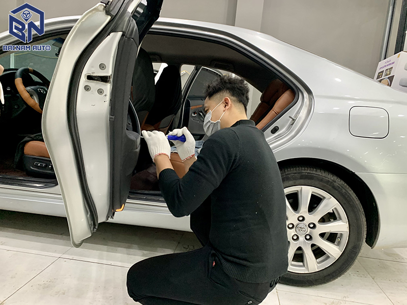 Cửa hít ô tô cho Toyota Camry được làm từ vật liệu cao cấp chịu lực chịu nhiệt tốt