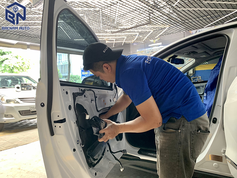 Lắp cửa hít ô tô cho xe Toyota Fortuner bảo hành 36 tháng