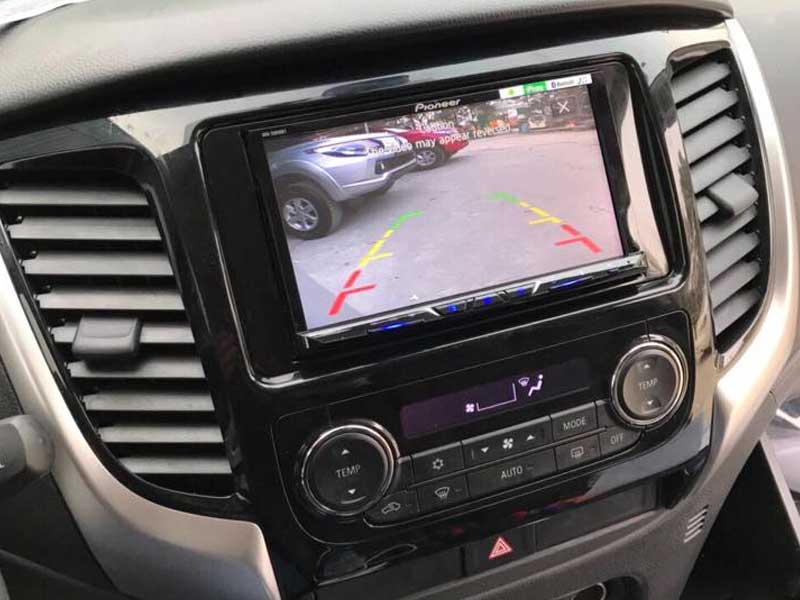 Lắp đặt màn hình DVD cho xe Mitsubishi Triton