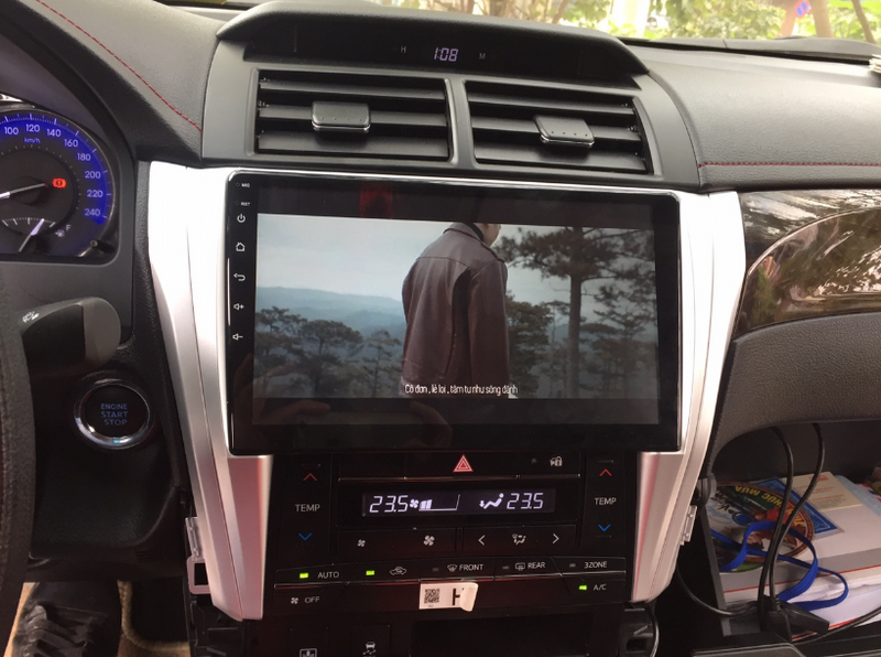 Màn hình DVD ô tô cho xe Toyota Camry xem phim trực tuyến